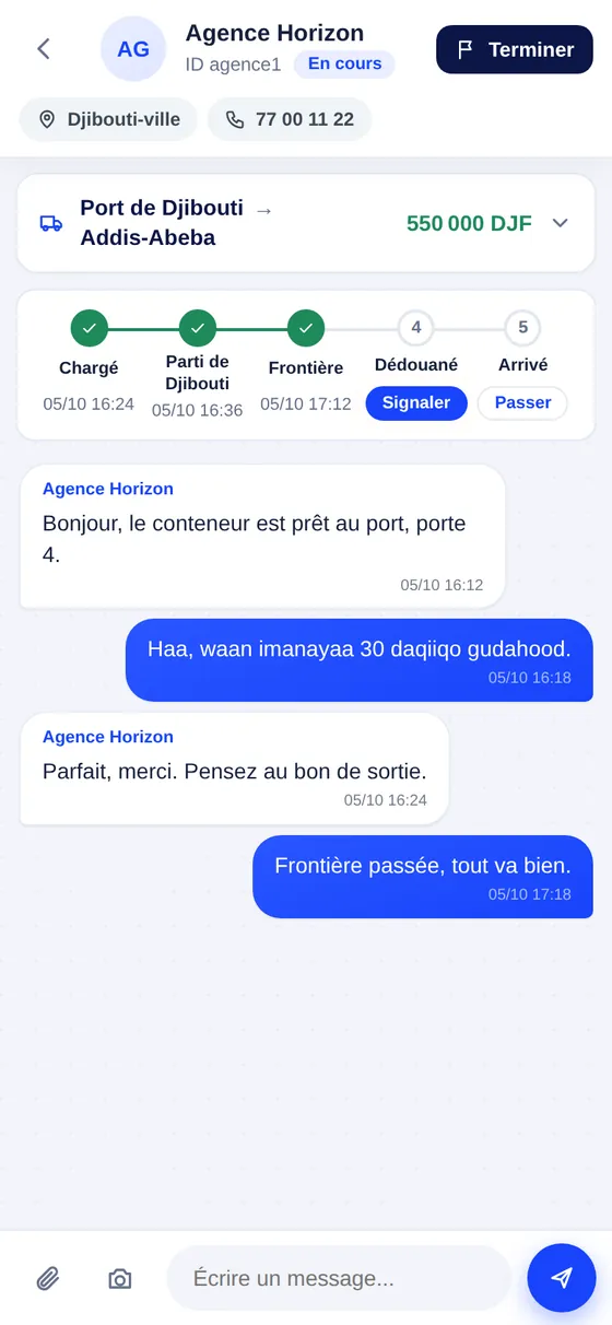 Le chauffeur signale les étapes du trajet et discute avec l'agence